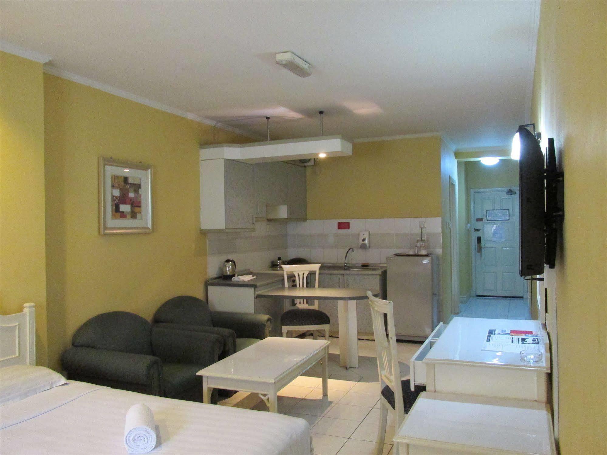 Promenade Service Apartment Kota Kinabalu Bagian luar foto