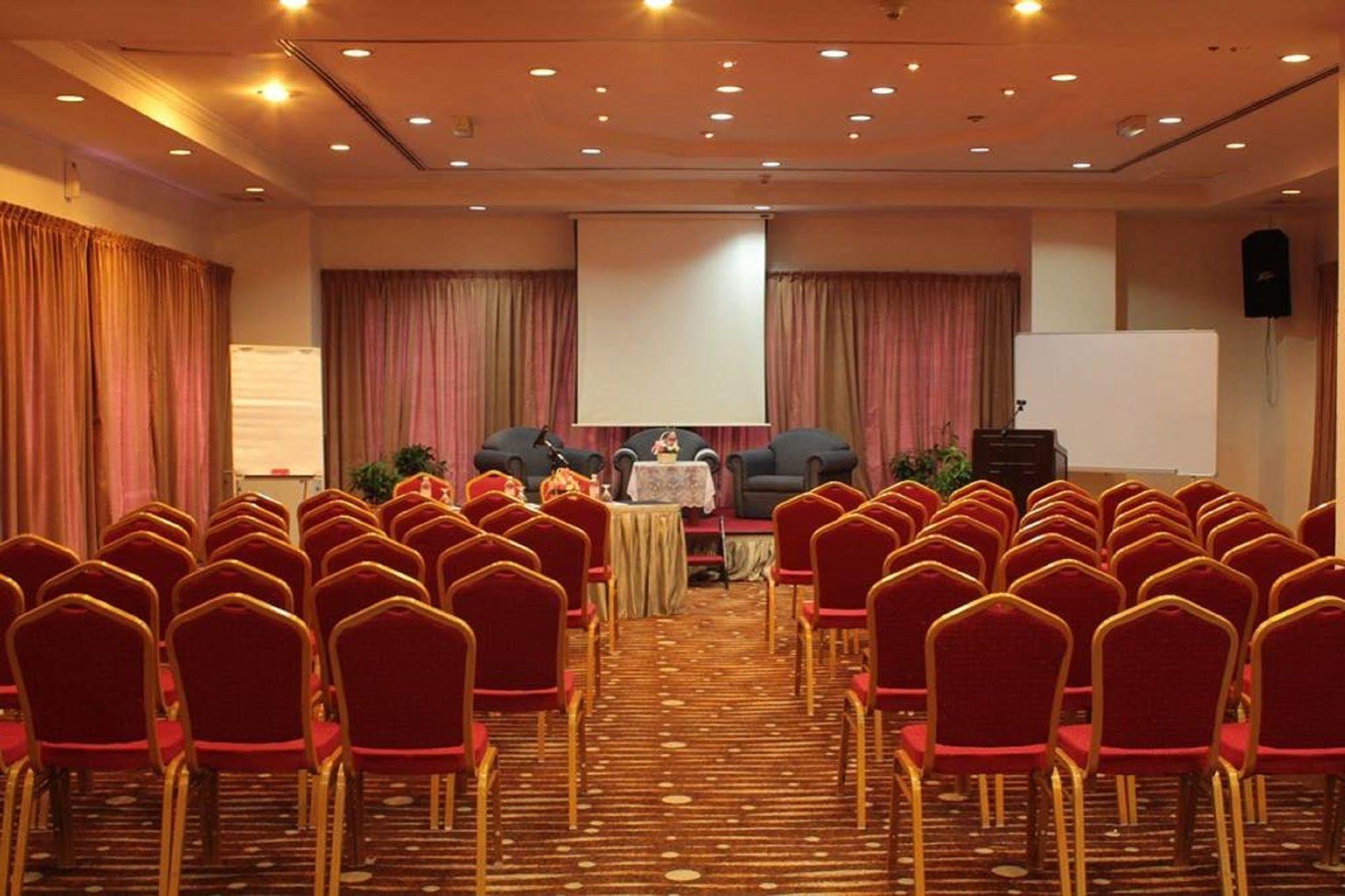 Promenade Service Apartment Kota Kinabalu Bagian luar foto